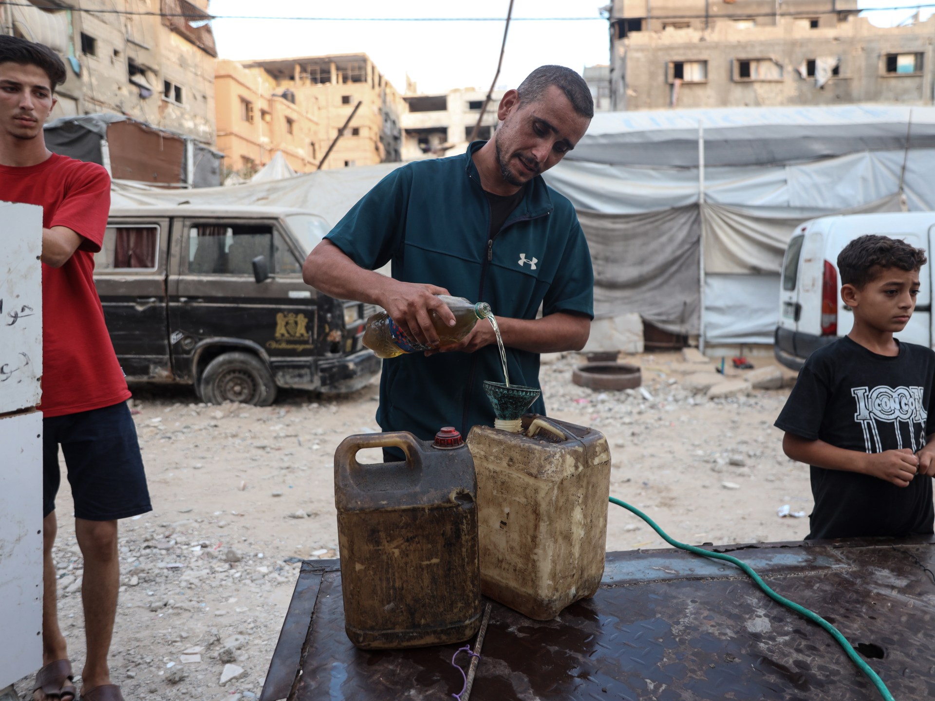 Gaza residents pay hourly fee for portable generators due to power outages