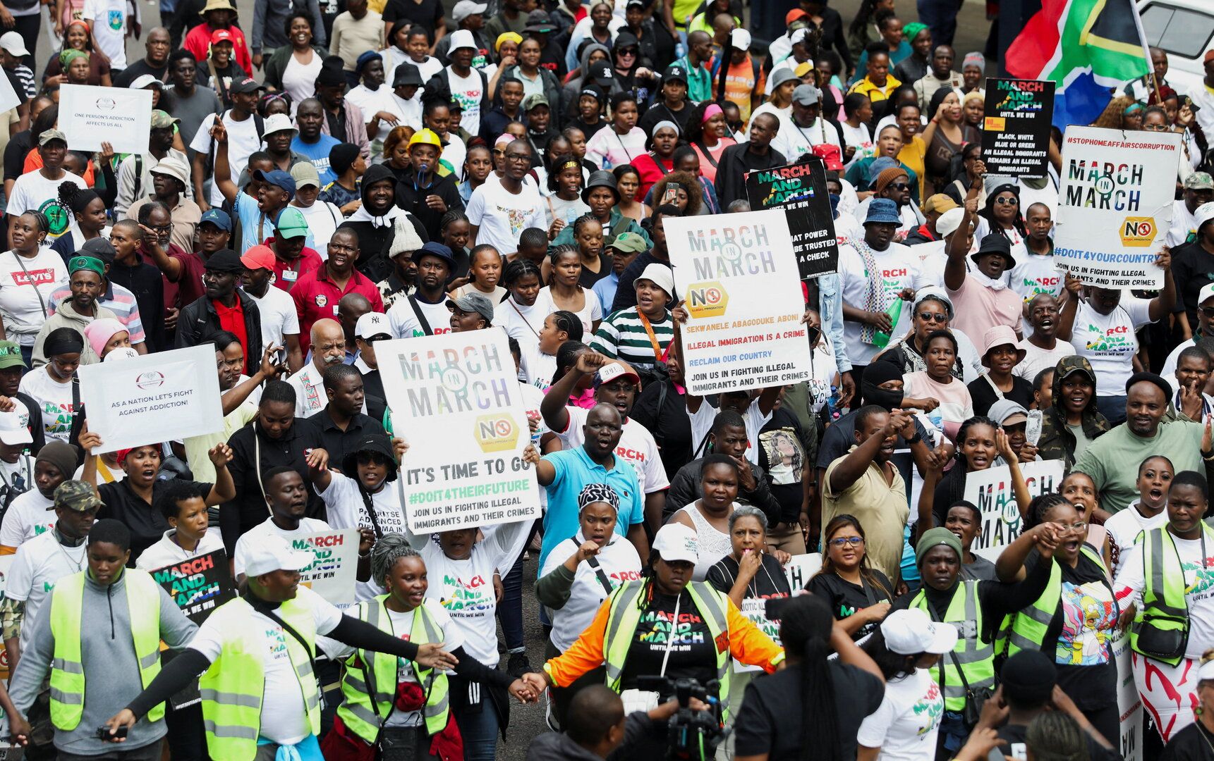 Anti-migrant sentiment builds in Johannesburg market ahead of deadline