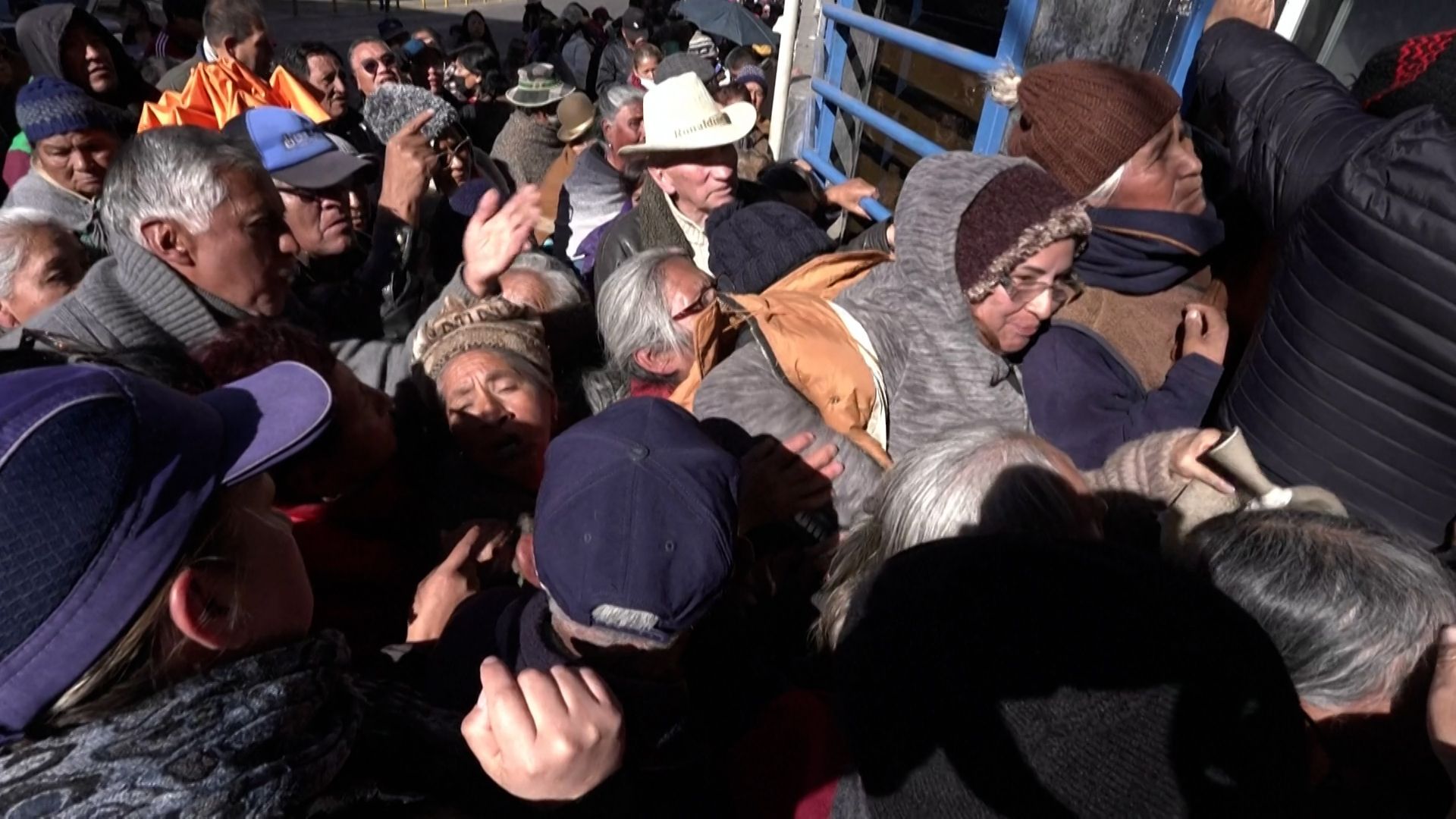 Bolivia Experiences Food Shortages at Local Supermarket