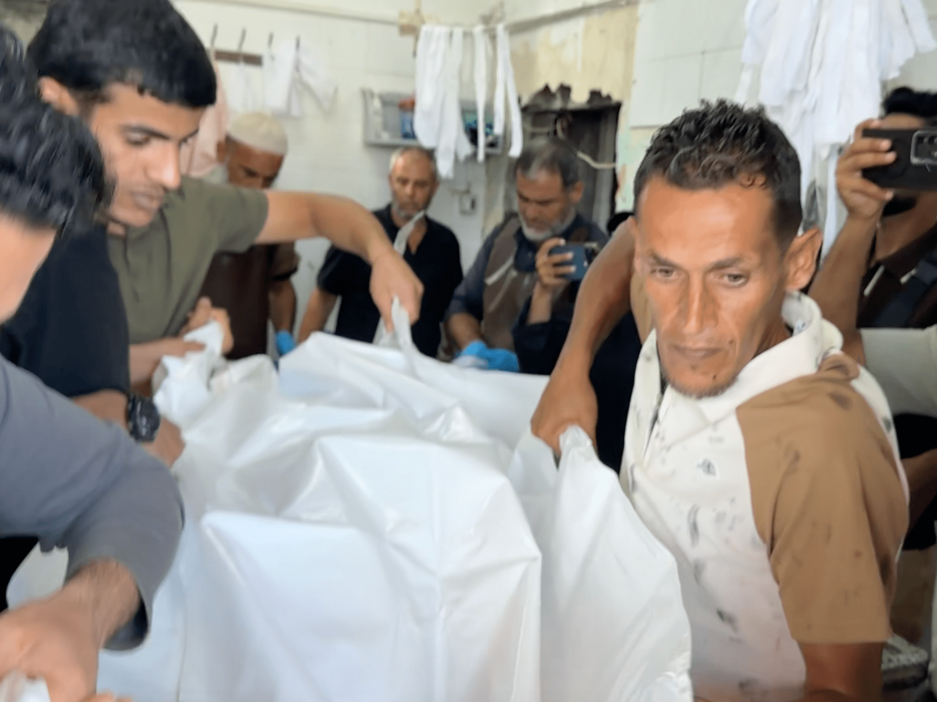 Gaza mourns death of slain journalist Ahmed Wishah