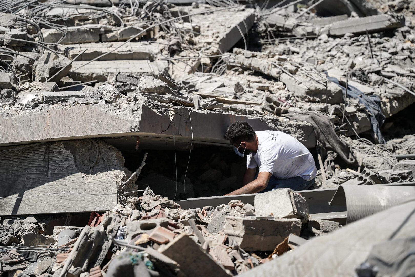 Israel Halts Attacks on Shattered Nabatieh, Displacing Lebanese Residents