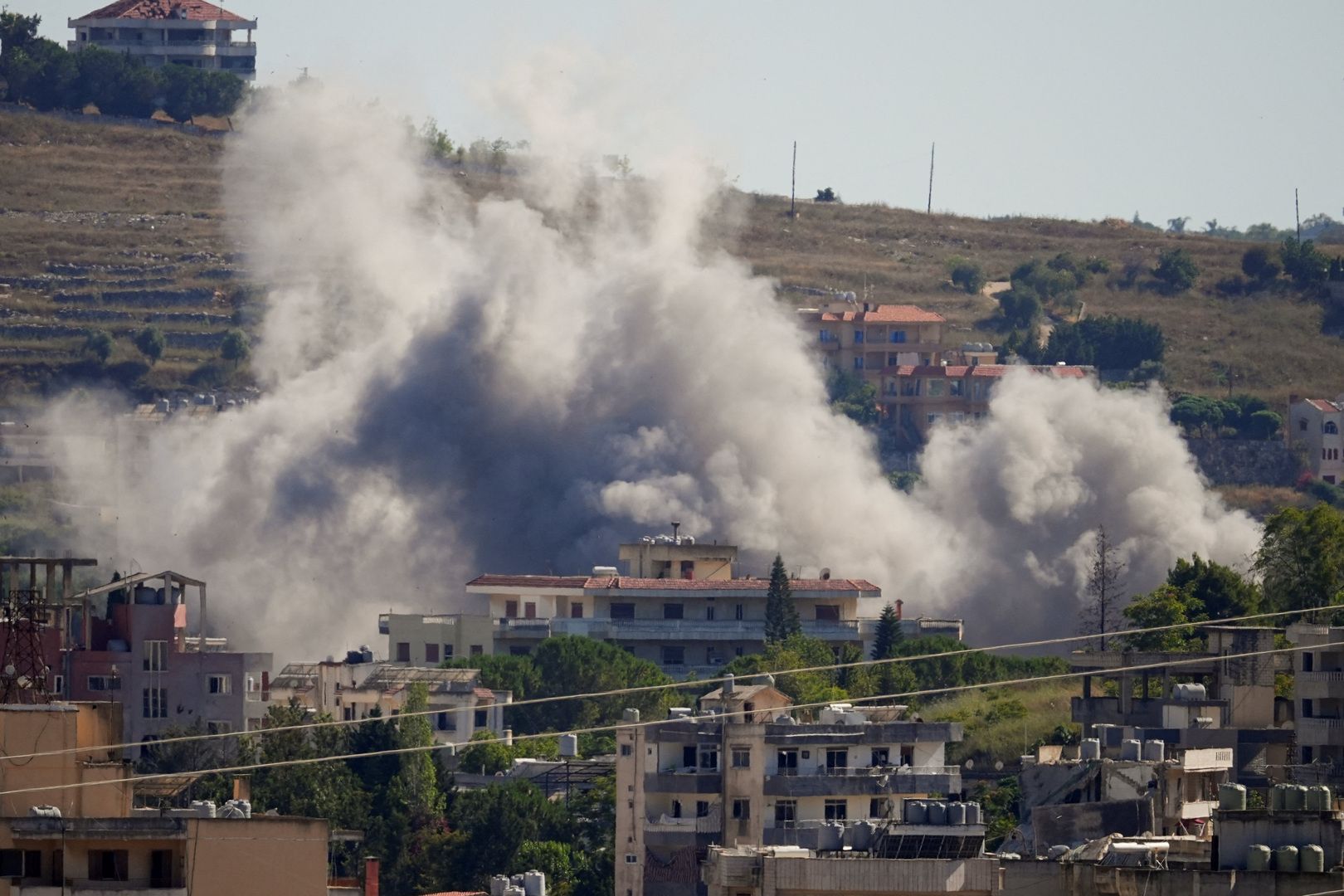 Israeli Air Strikes Hit Lebanon in Violation of Ceasefire