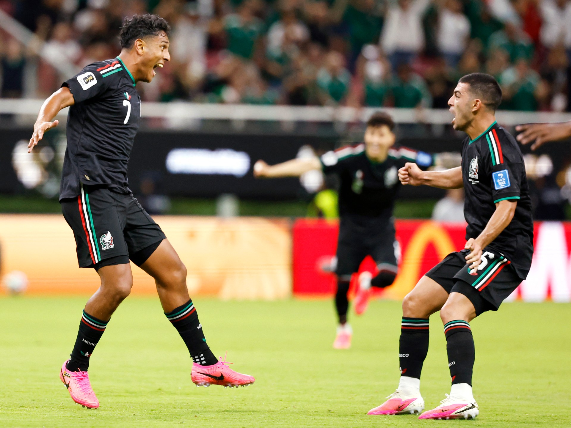 Mexico advances to World Cup knockouts with 1-0 victory over South Korea