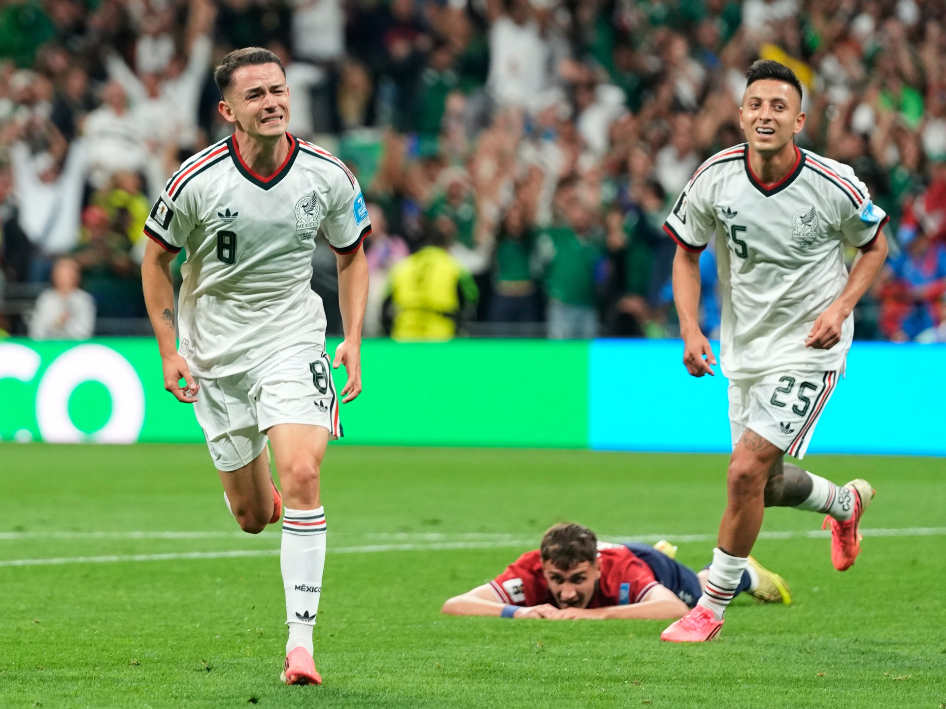 Mexico wins all three World Cup matches with 3-0 victory over Czechia