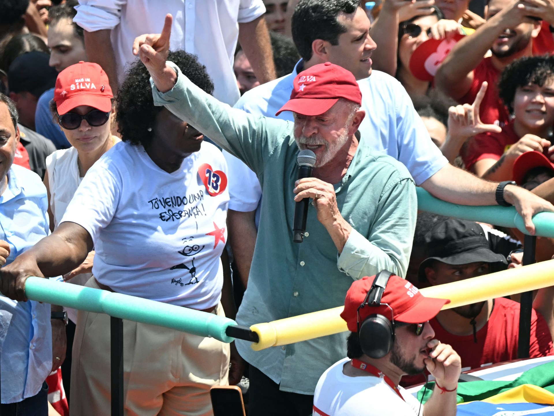 Thousands Attend Rallies for Brazils Lula and Bolsonaro on Eve of Election