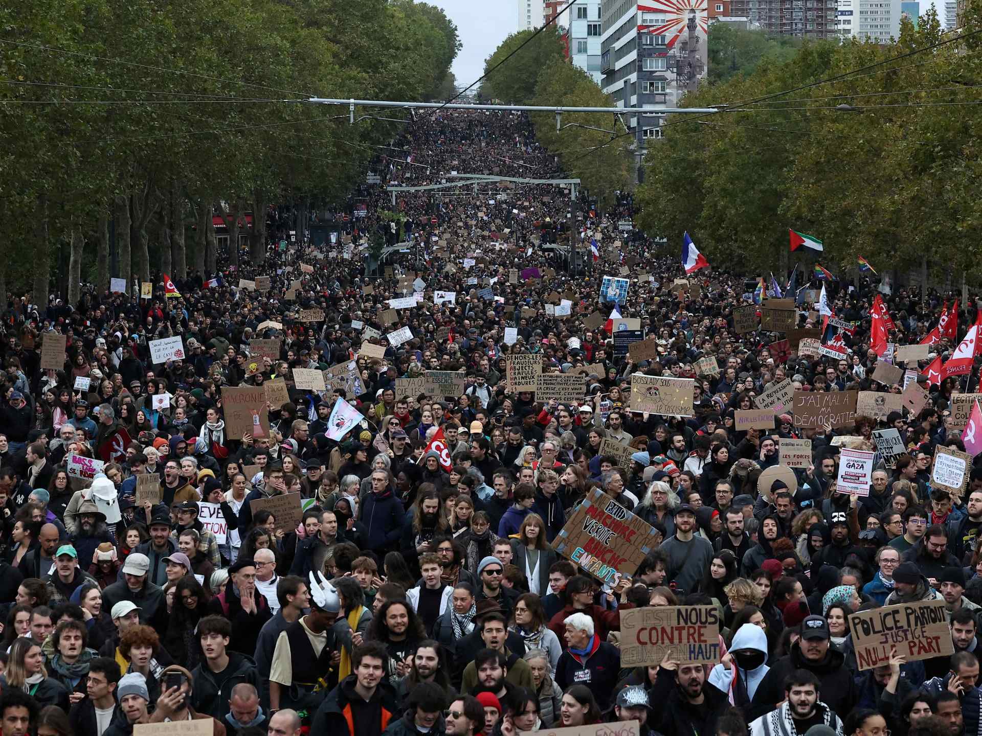 Thousands Join Paris Protests Amid Authorities Crackdown Efforts