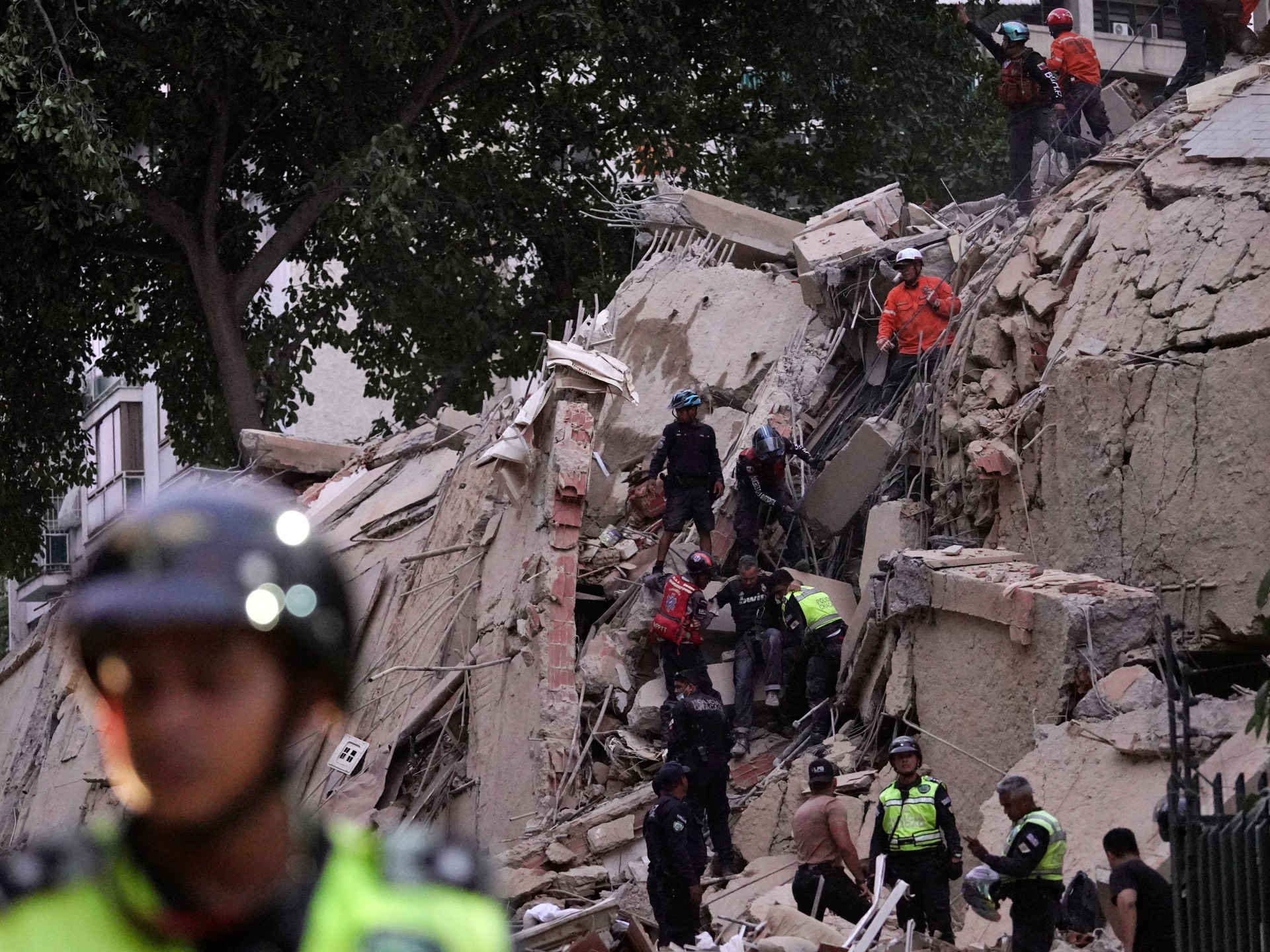 Tremors of 7.5 and 7.2 hit Caracas, causing building collapses in Venezuela