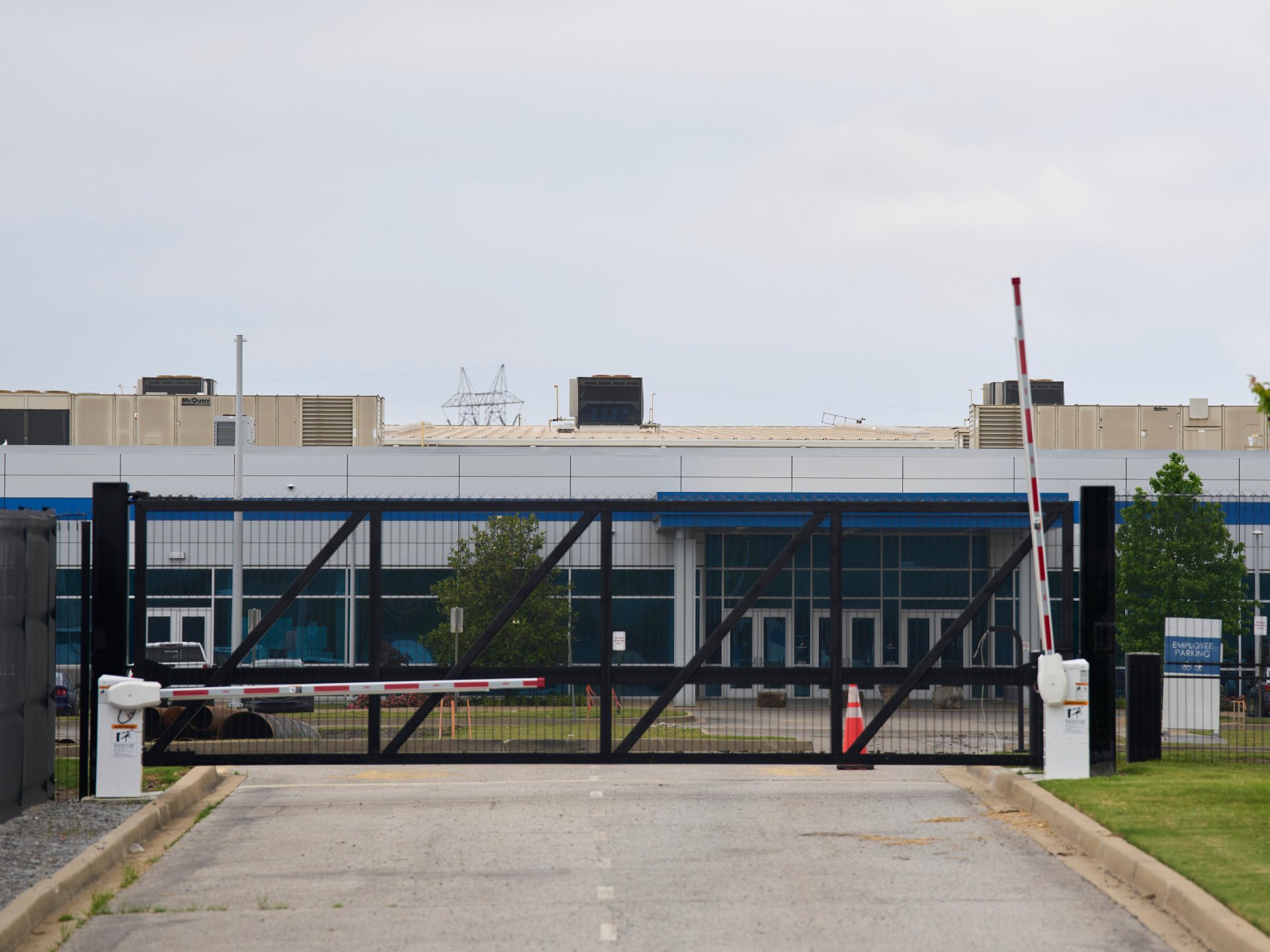Trump Administration Seeks Halt in Air Pollution Lawsuit Against Teslas AI Unit