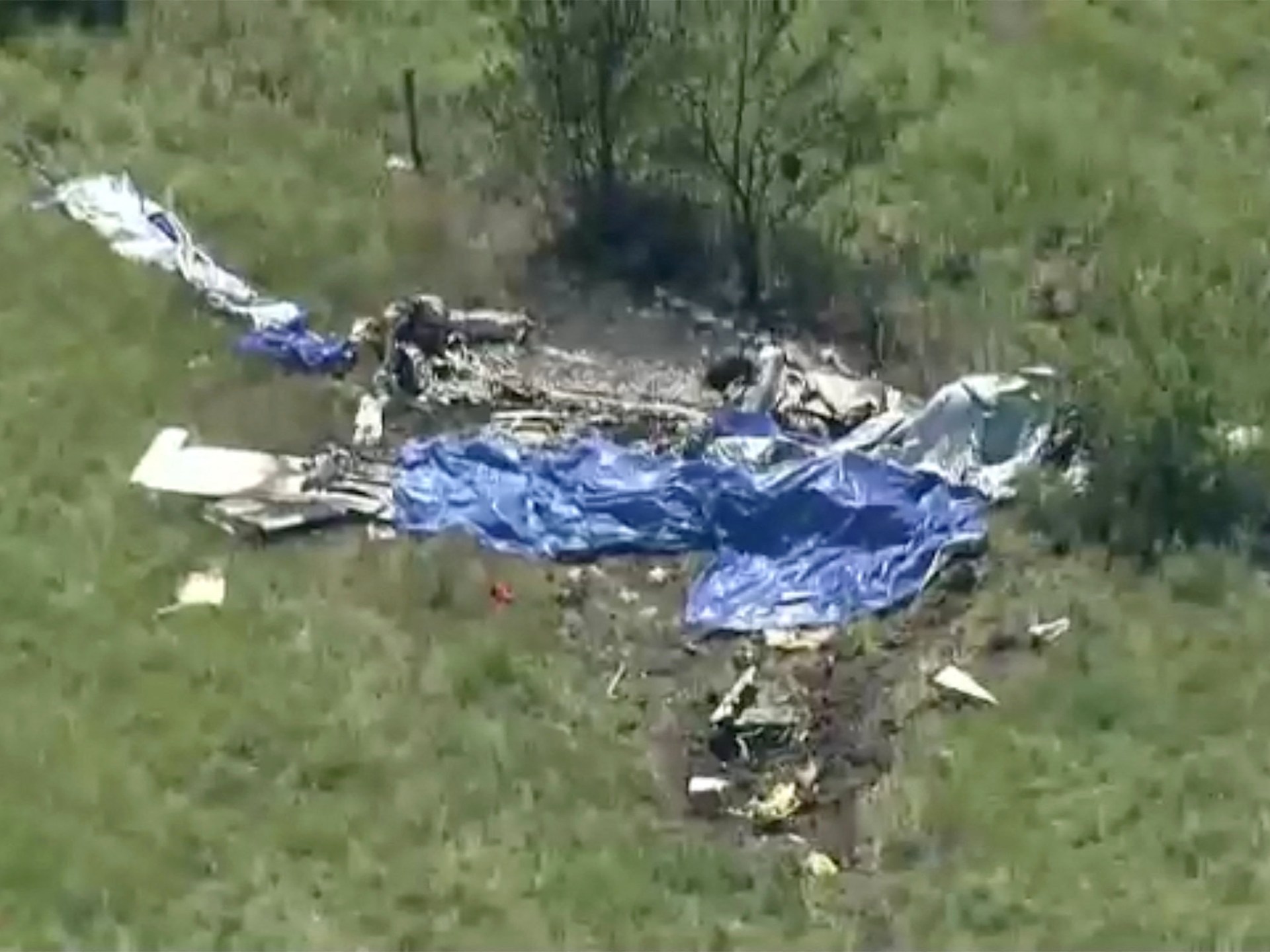 Twelve people killed in plane crash in Missouri