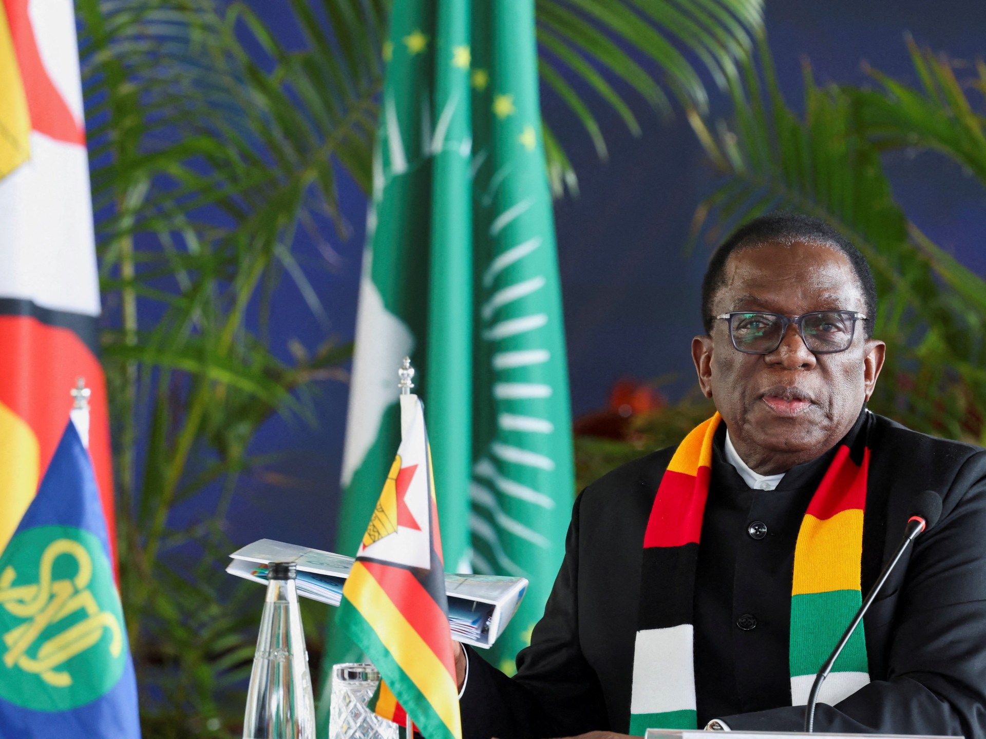 Zimbabwe lawmakers approve bill extending presidents term of office
